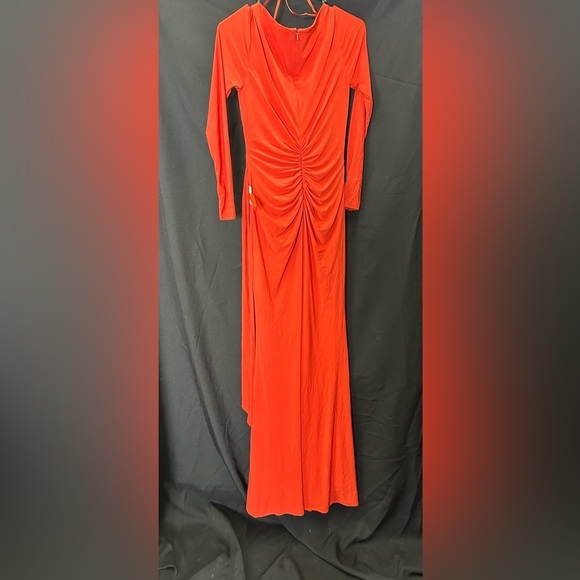 IEENA FOR MAC DUGGAL 26714 NWT
Ruched Long Sleeve Cowl Neck Gown - Picture 6 of 9